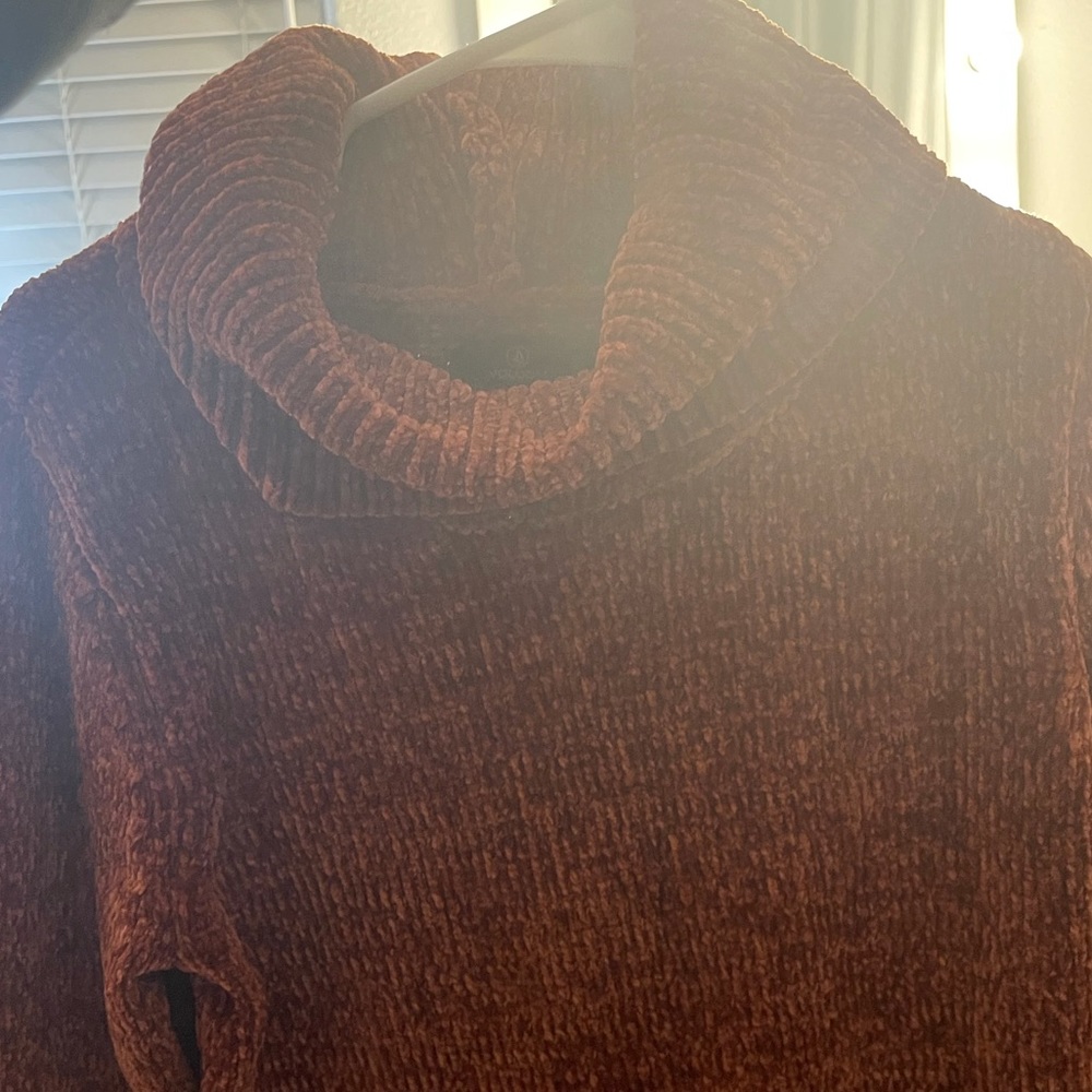 Volcom, Fuzzy Turtle Neck Sweater. - Picture 3 of 4